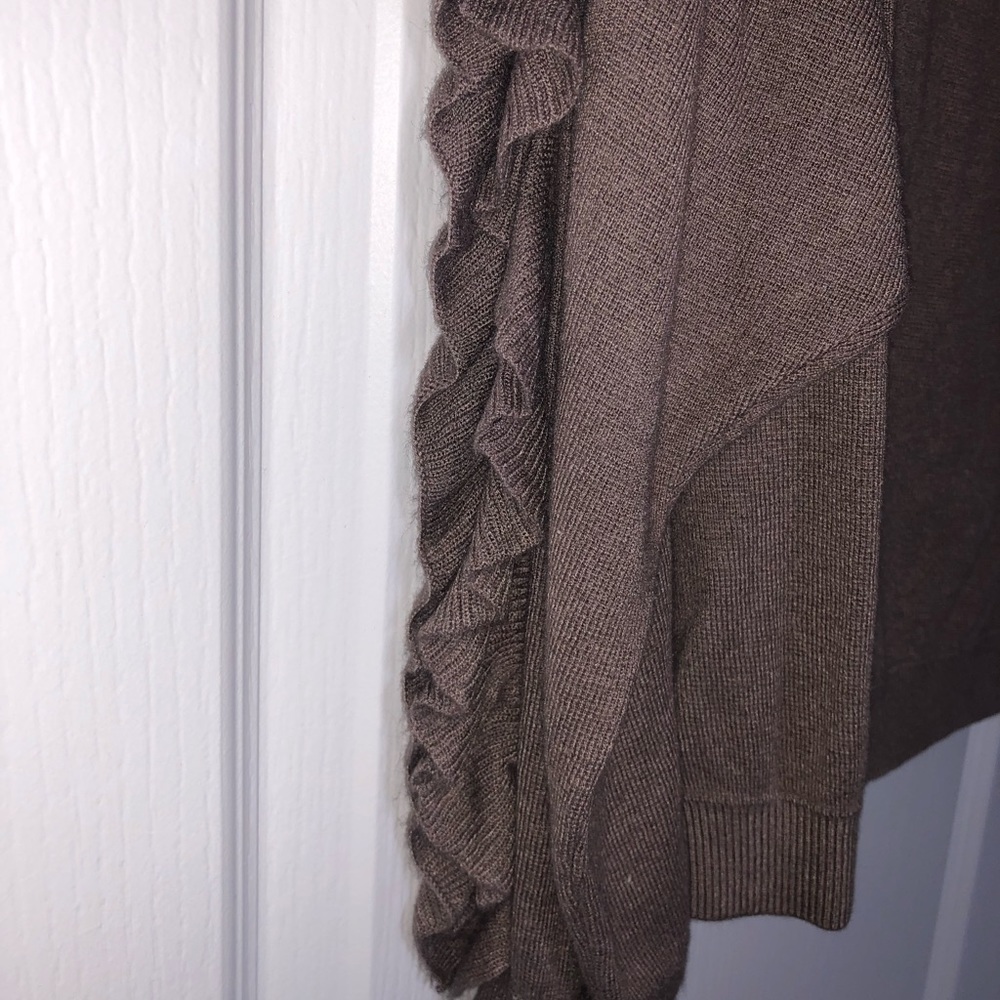 NWT Express off-the shoulder ruffle sweater - Picture 4 of 5